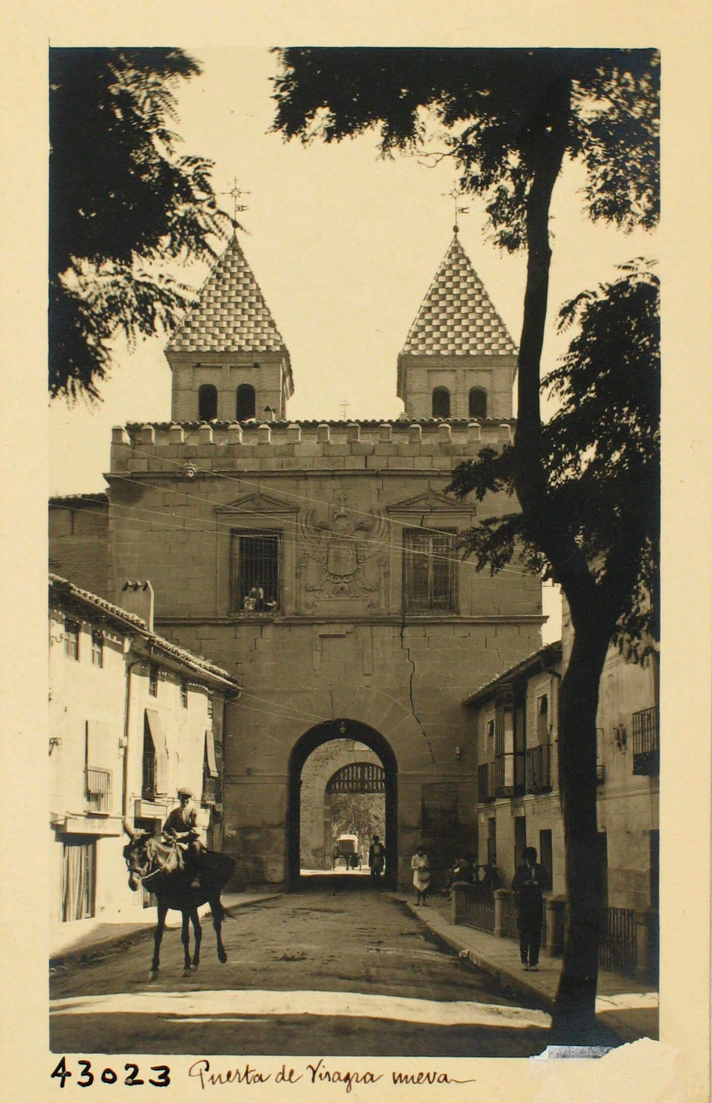 Toledo. Puerta de Bisagra, 1929. Fondo Loty