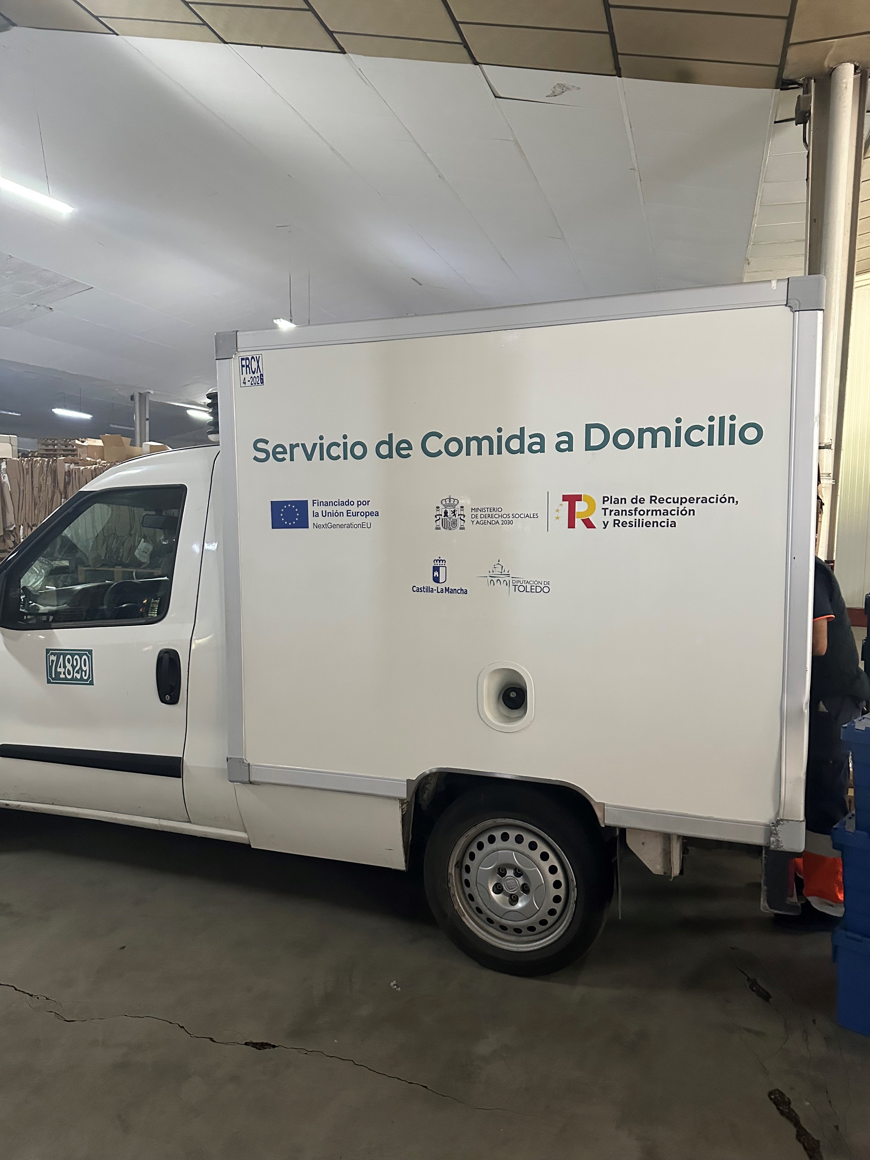 Vehículo reparto comidas a domicilio