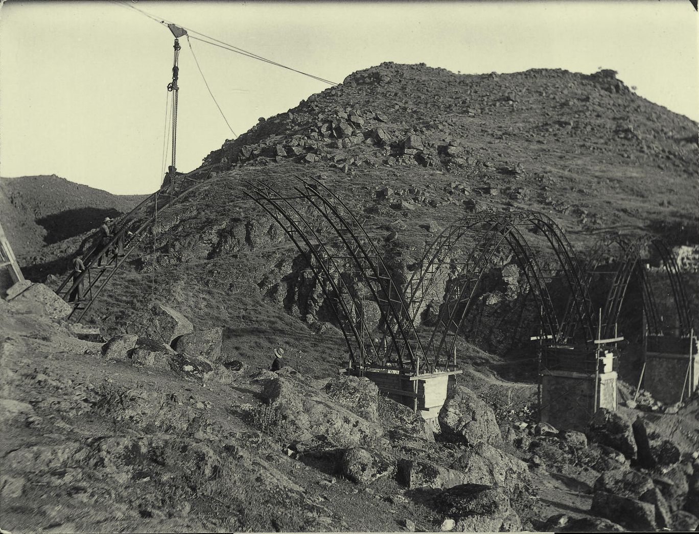 e.-Obras de construcción del Puente de la Degollada