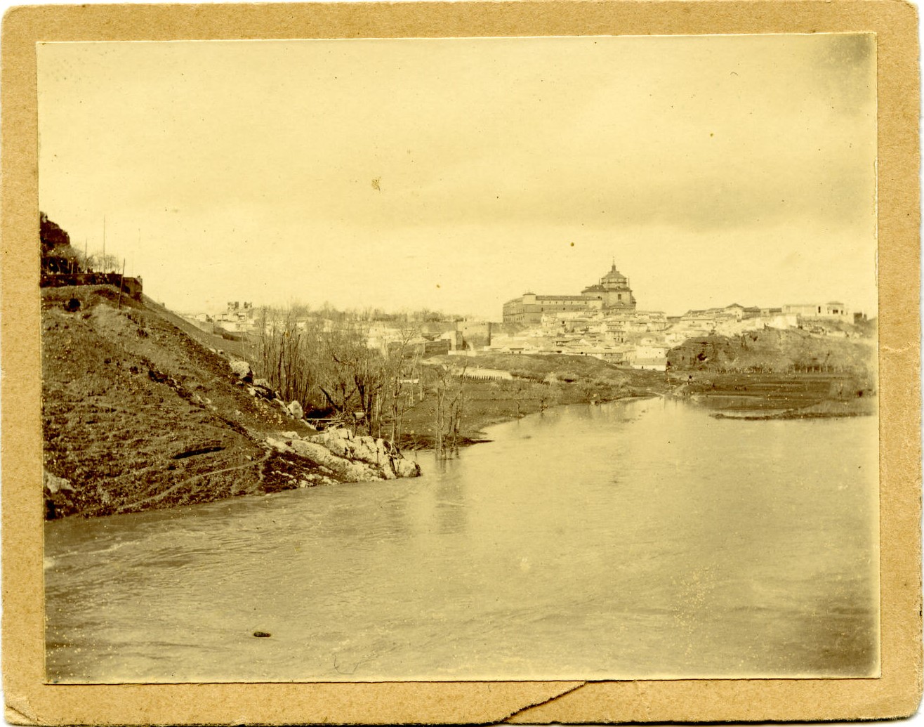 ñ.-El Barrio de Las Covachuelas y el Hospital de Tavera