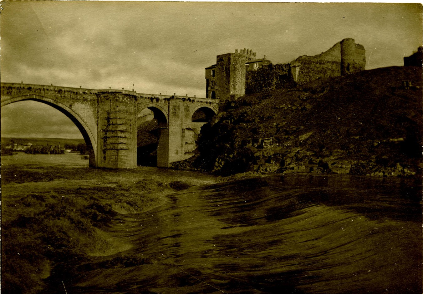 o.-Panorámica del Puente de San Martín