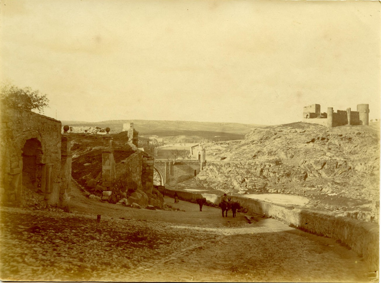 m.- Castillo de San Servando y Puente de Alcántara  