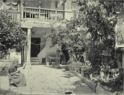 a.- Patio del Cristo en la Plaza de Valdecaleros