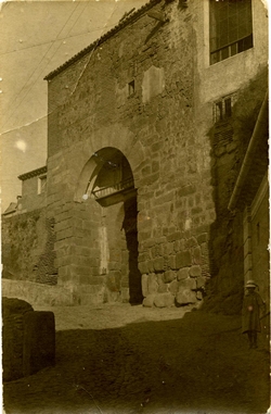 n.-Puerta del Valmardón