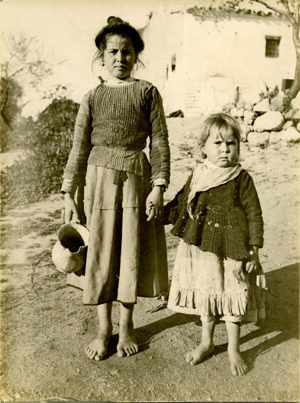 n.-Retrato de dos niñas