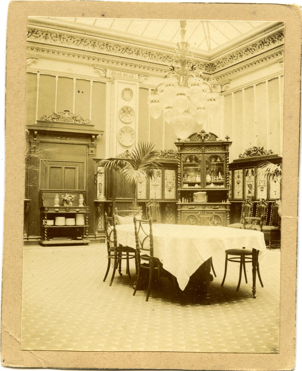 l.-Comedor del Palacio Arzobispal