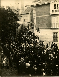 s.-Procesión de San Antonio en la Plaza de San Justo