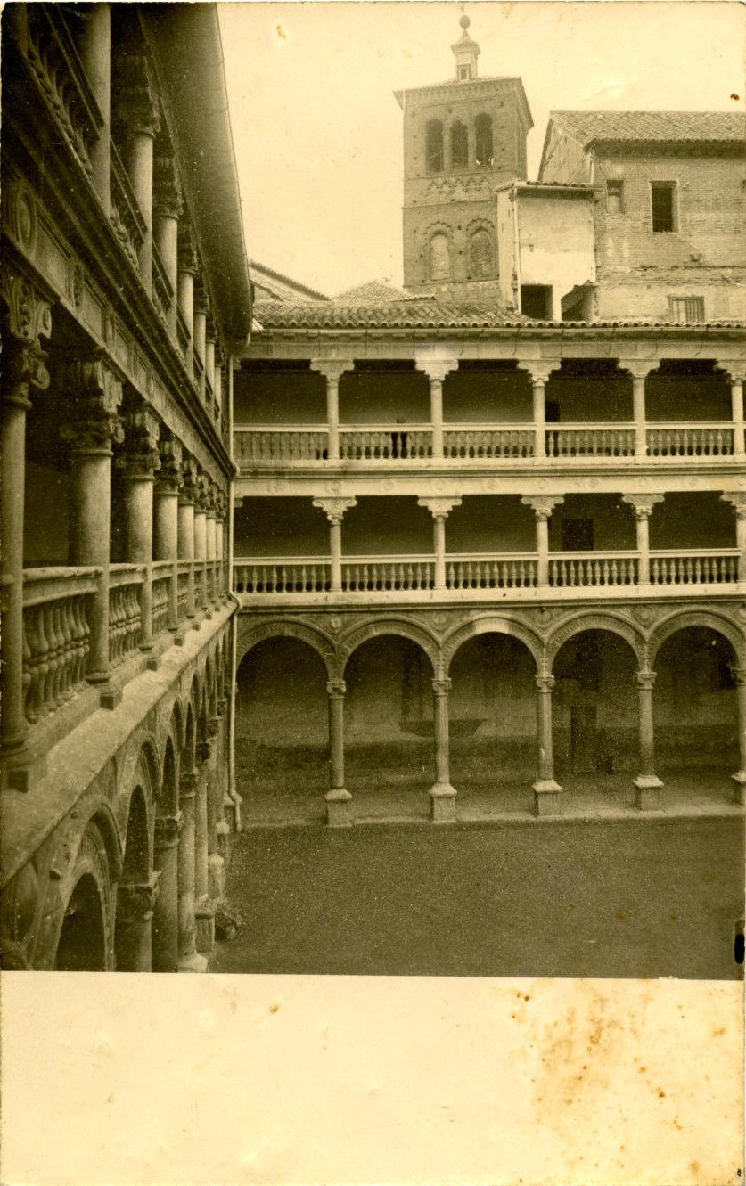 y.-Patio del Convento de San Pedro Mártir (Asilo Provincial)