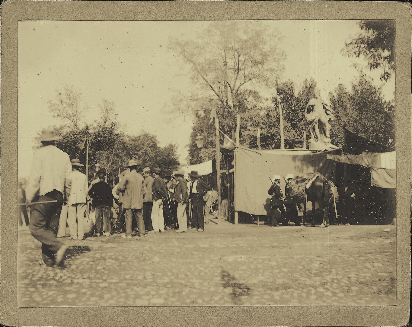 g.-Paseo de Merchán. Escena de la Feria