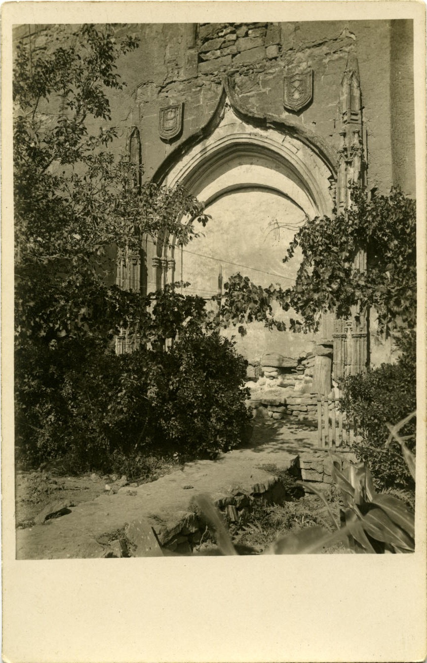 zd.-Portada del Convento de San Francisco en Alcaraz (1925)