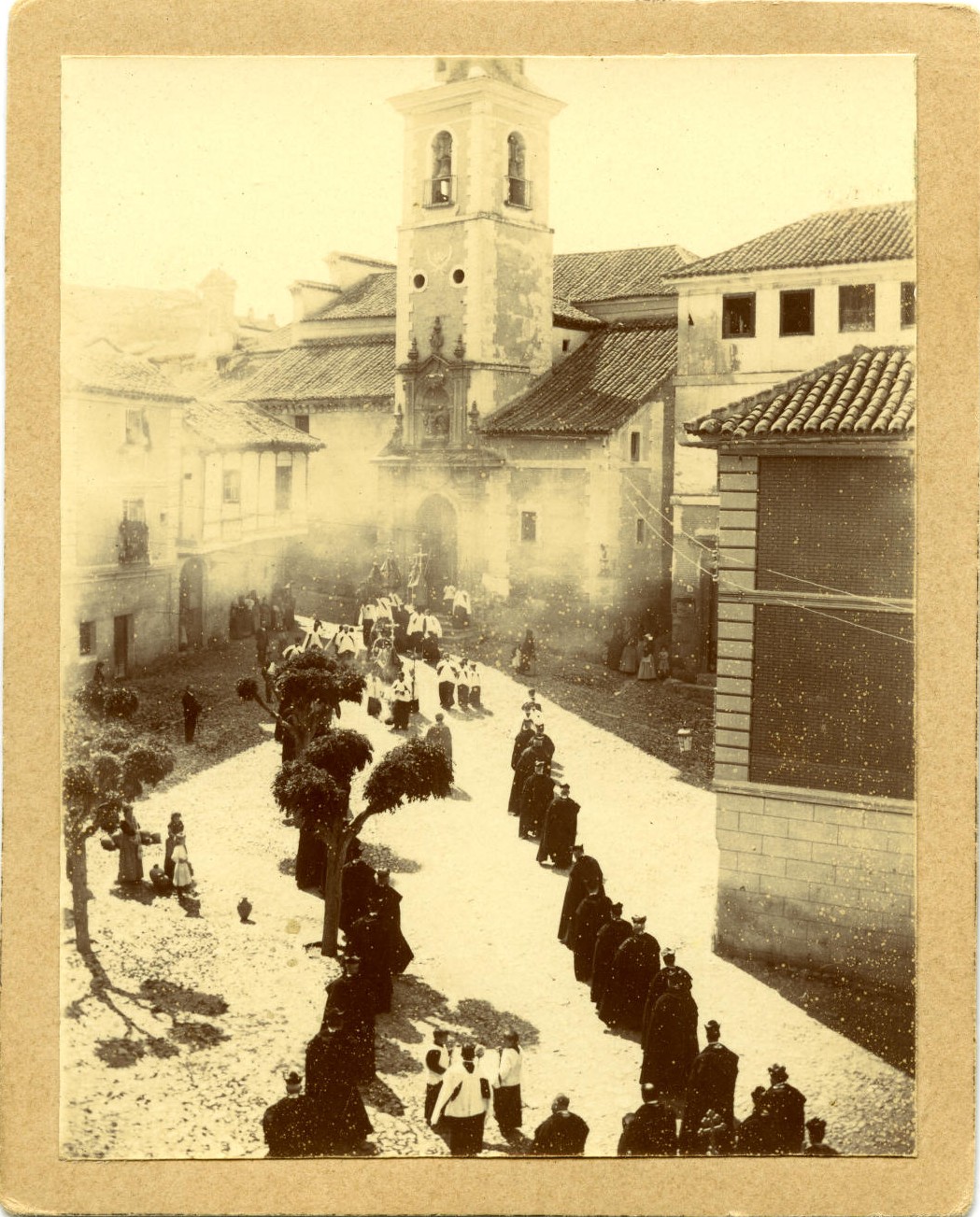 y.-Acto religioso en la Plaza de San Justo