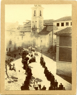 y.-Acto religioso en la Plaza de San Justo