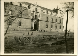 zj.-Fachada del Hospital de Tavera