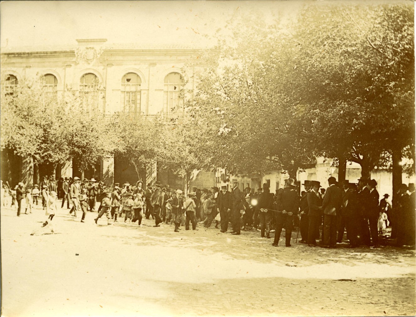 w.-Plaza Mayor: Fiesta en Alcaraz (Albacete)