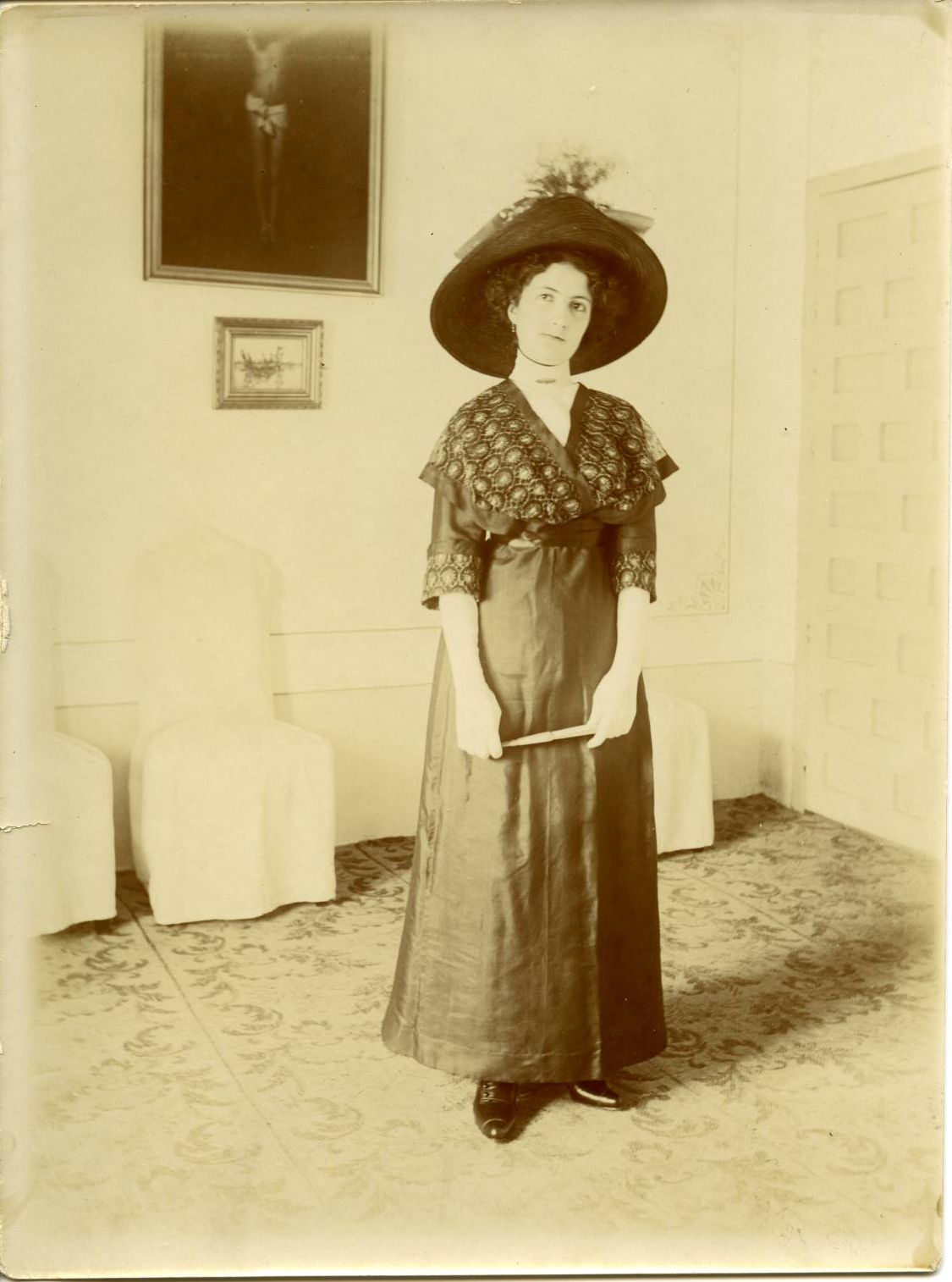 zo.-Emilia, sobrina del pintor en el domicilio familiar 1913