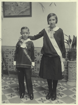 zg.-Pedro y Antonia  con el uniforme de ursulinas 1929