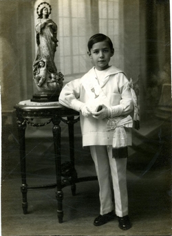 zh.-Pedro, hijo del pintor, de primera comunión 1929*