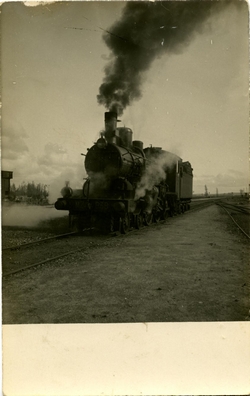 zk.-Locomotora en las cercanías de la estación