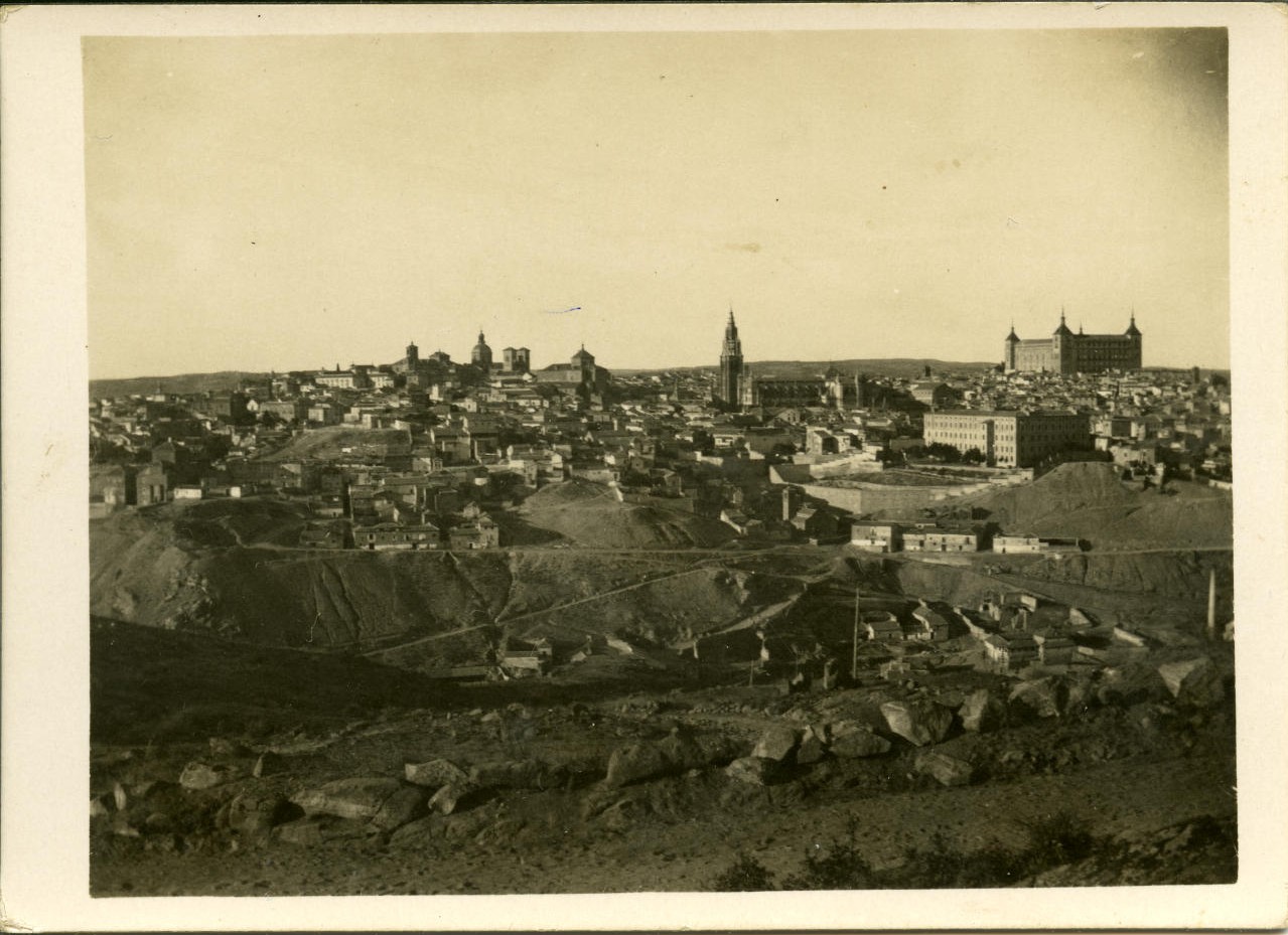 q.-Panorámica de la ciudad desde los Cigarrales