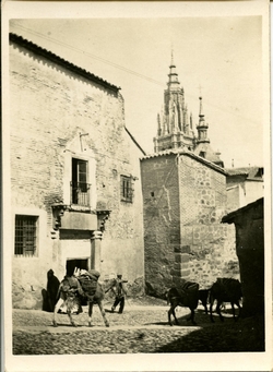 za.-Puerta del pasadizo de Balaguer en la calle de la Ciudad