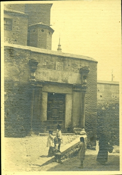 zc.-Puerta del cuartel de la Trinidad junto a San Marcos