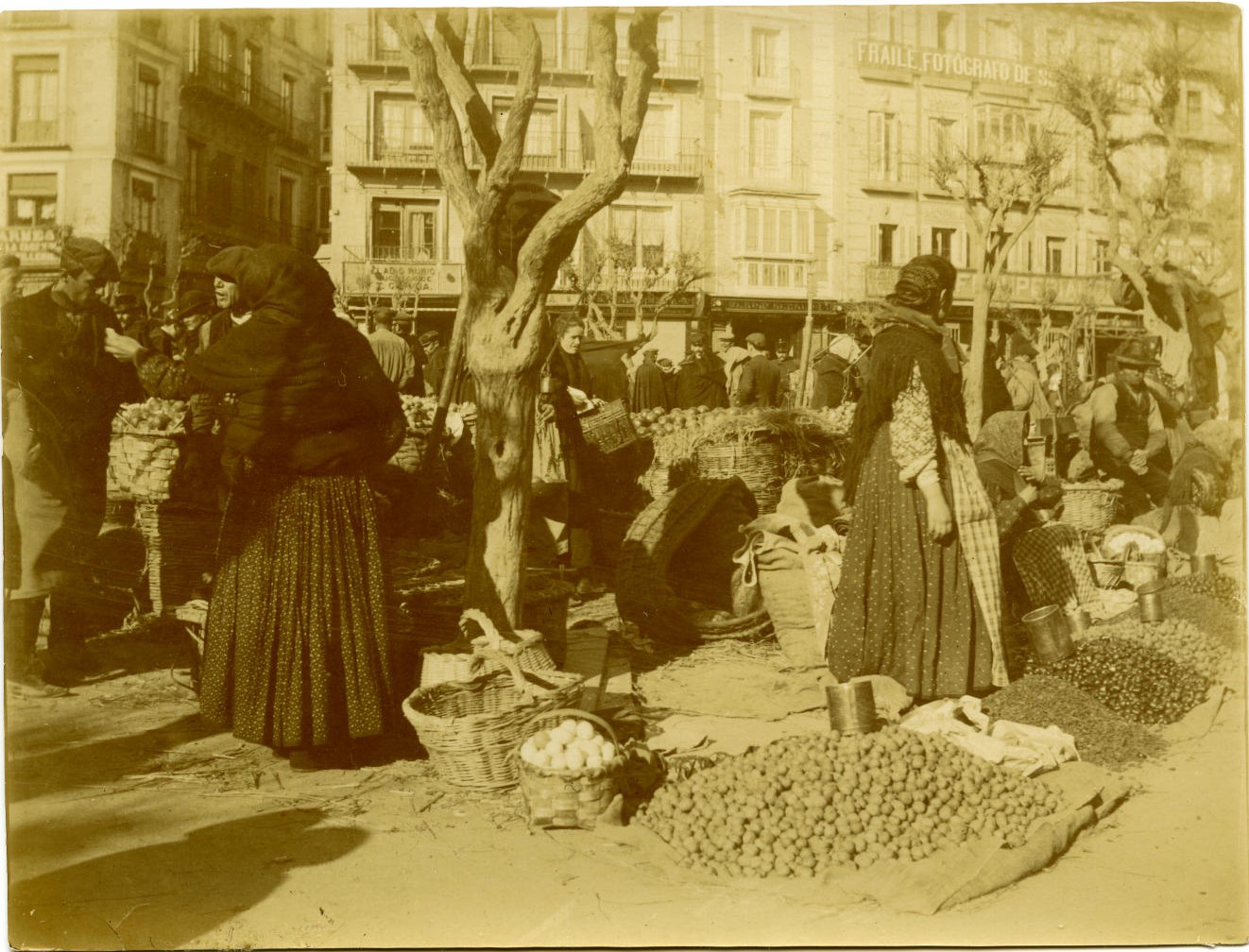 l.-Mercado del Martes. Mujeres bargueñas