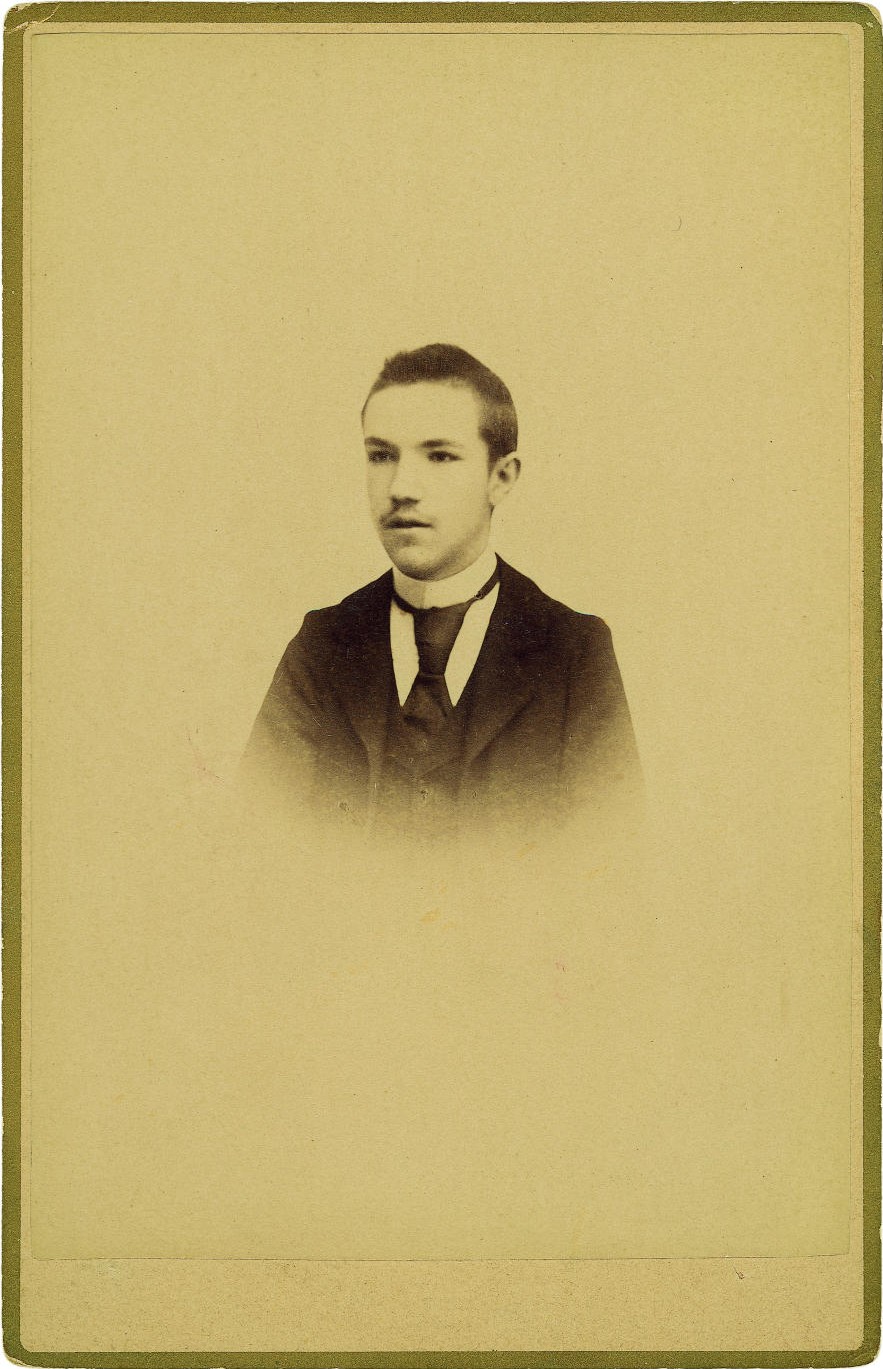 k.-Pedro Román Martínez de adolescente. Año 1900*