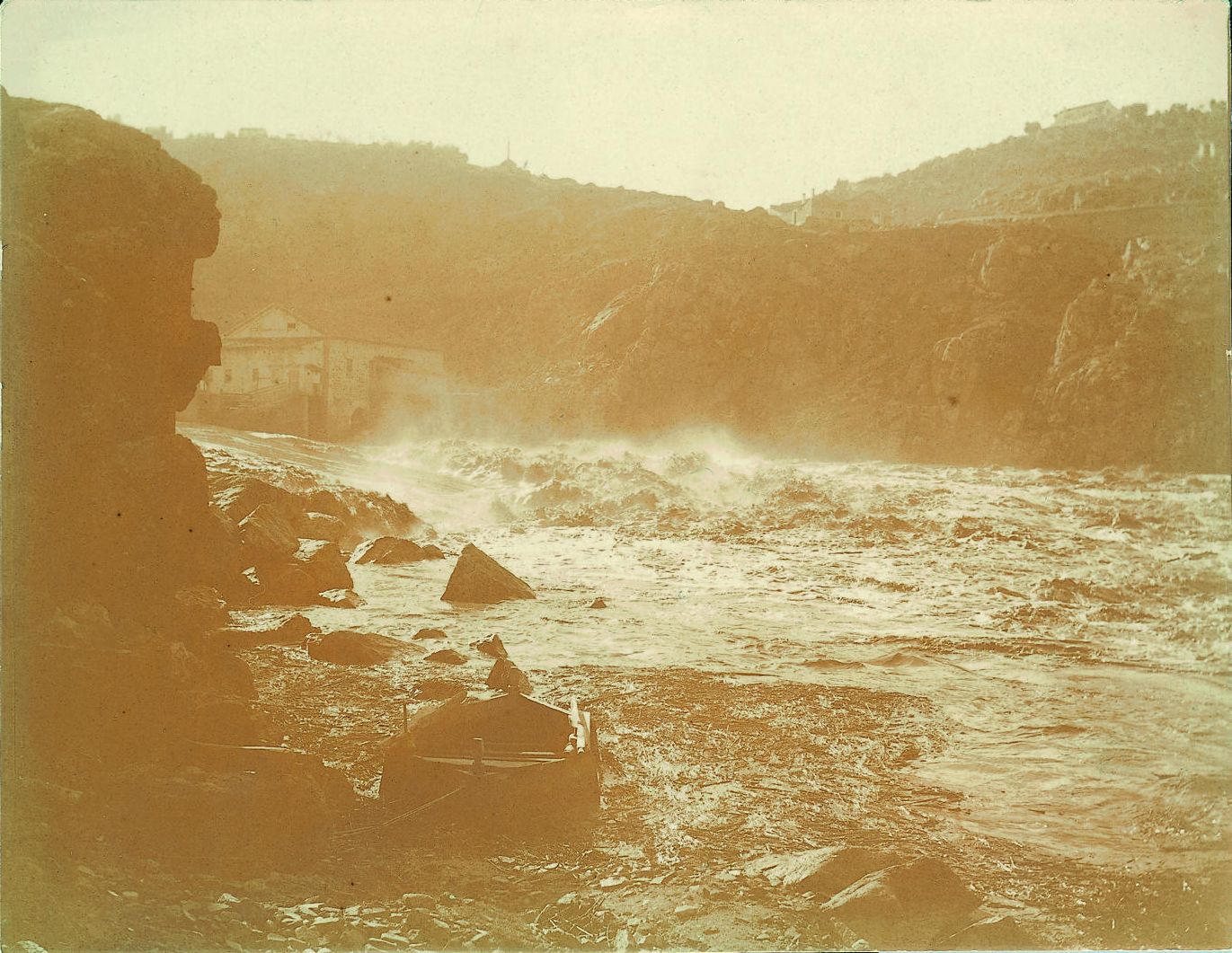 d.-Crecida del río en el Molino de Santa Ana. Año 1910