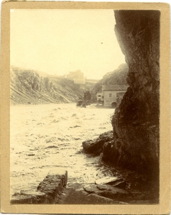 l.-Al fondo, el Convento de los Gilitos y los Molinos