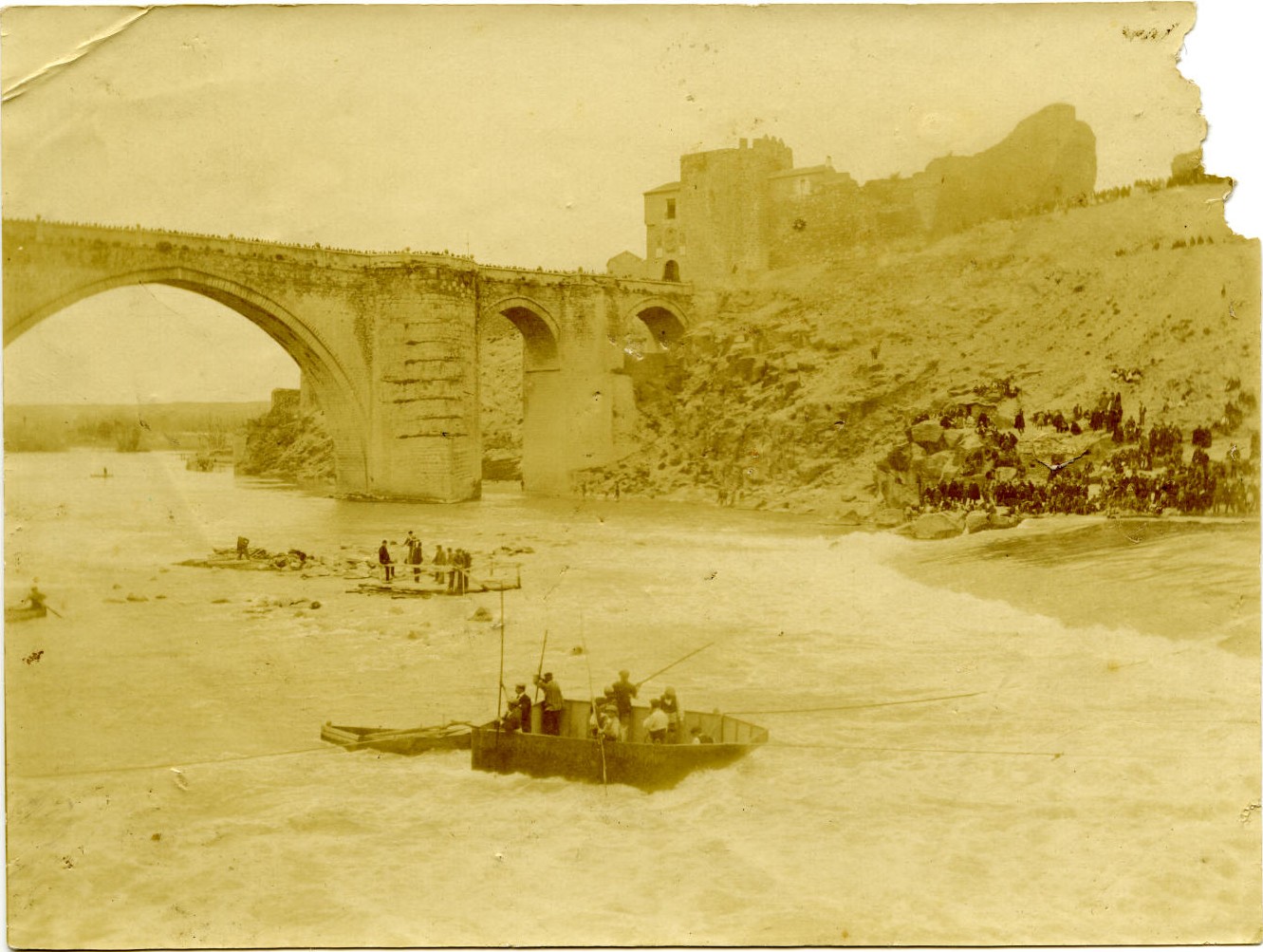 q.-Accidente en el río junto al Puente de San Martín