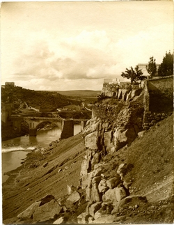 h.-Roca Tarpeya. Al fondo el Puente de San Martín