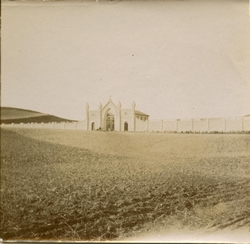 x.-Fachada exterior del Cementerio Nuevo