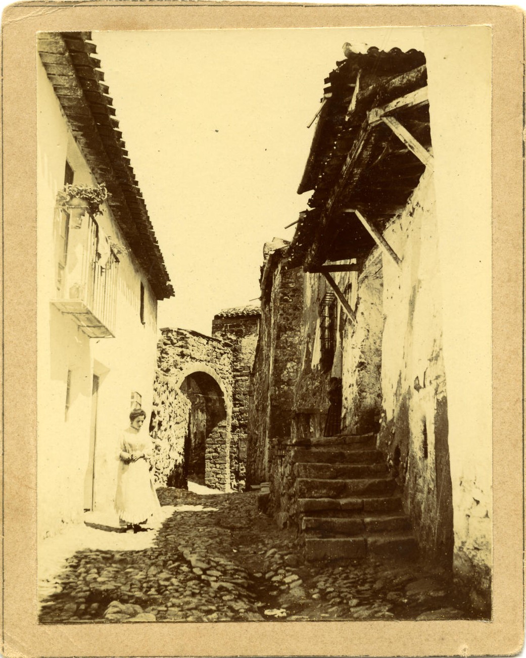 d.-Arco en la Subida al Castillo de Alcaraz(hoy inexistente)