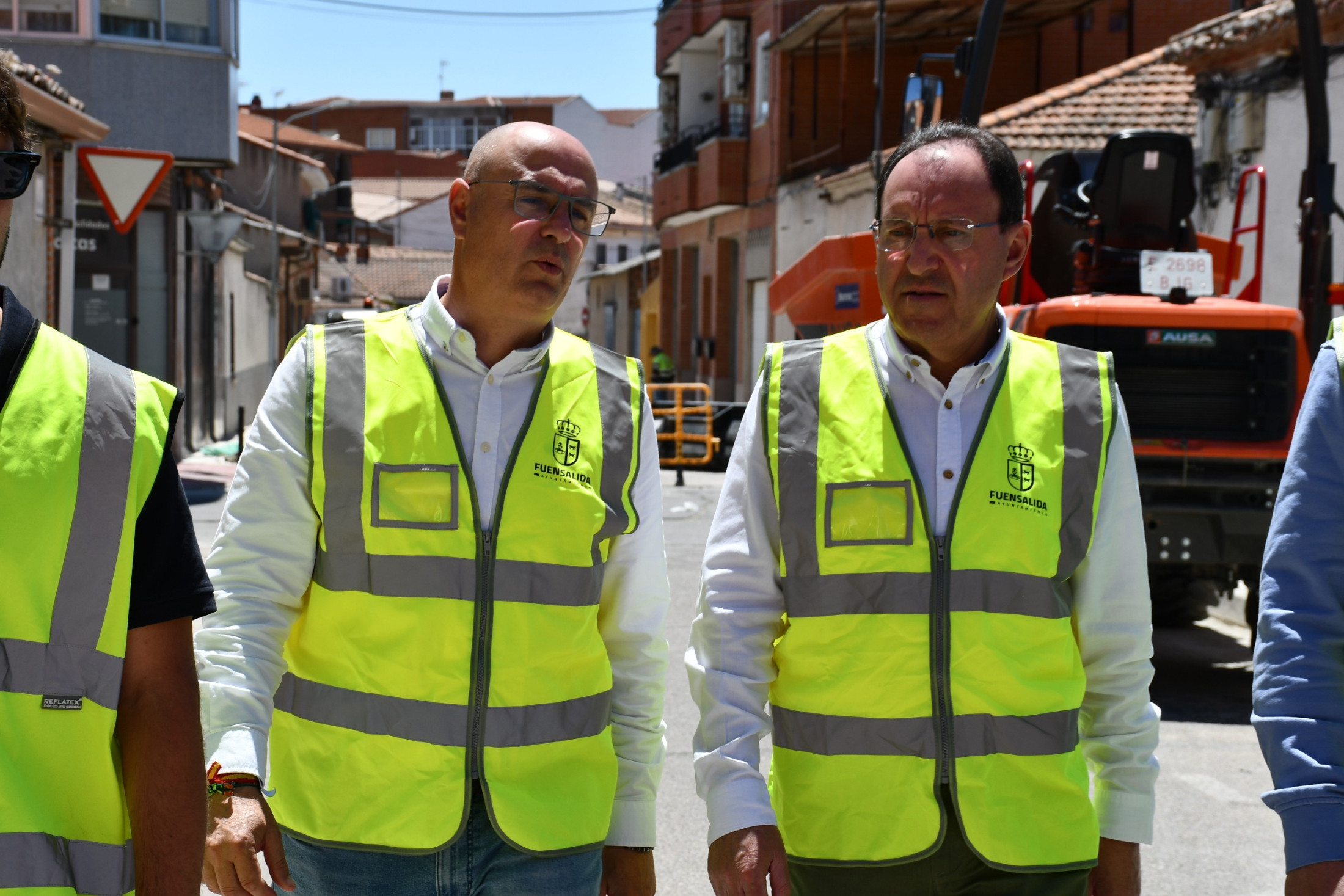 26052026 Guerrero y el alcalde de Fuensalida visitan las obras de las calles de la localidad
