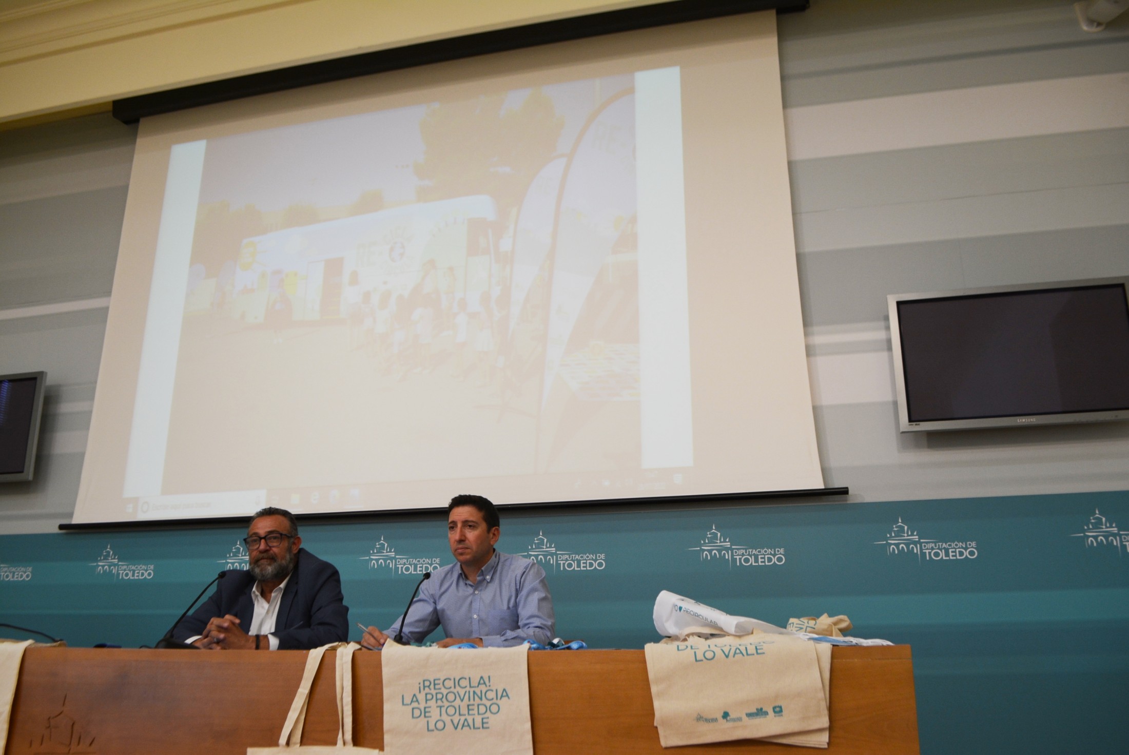 Rafael Martín y Manuel Sánchez en la presentación de la campaña de reciclaje