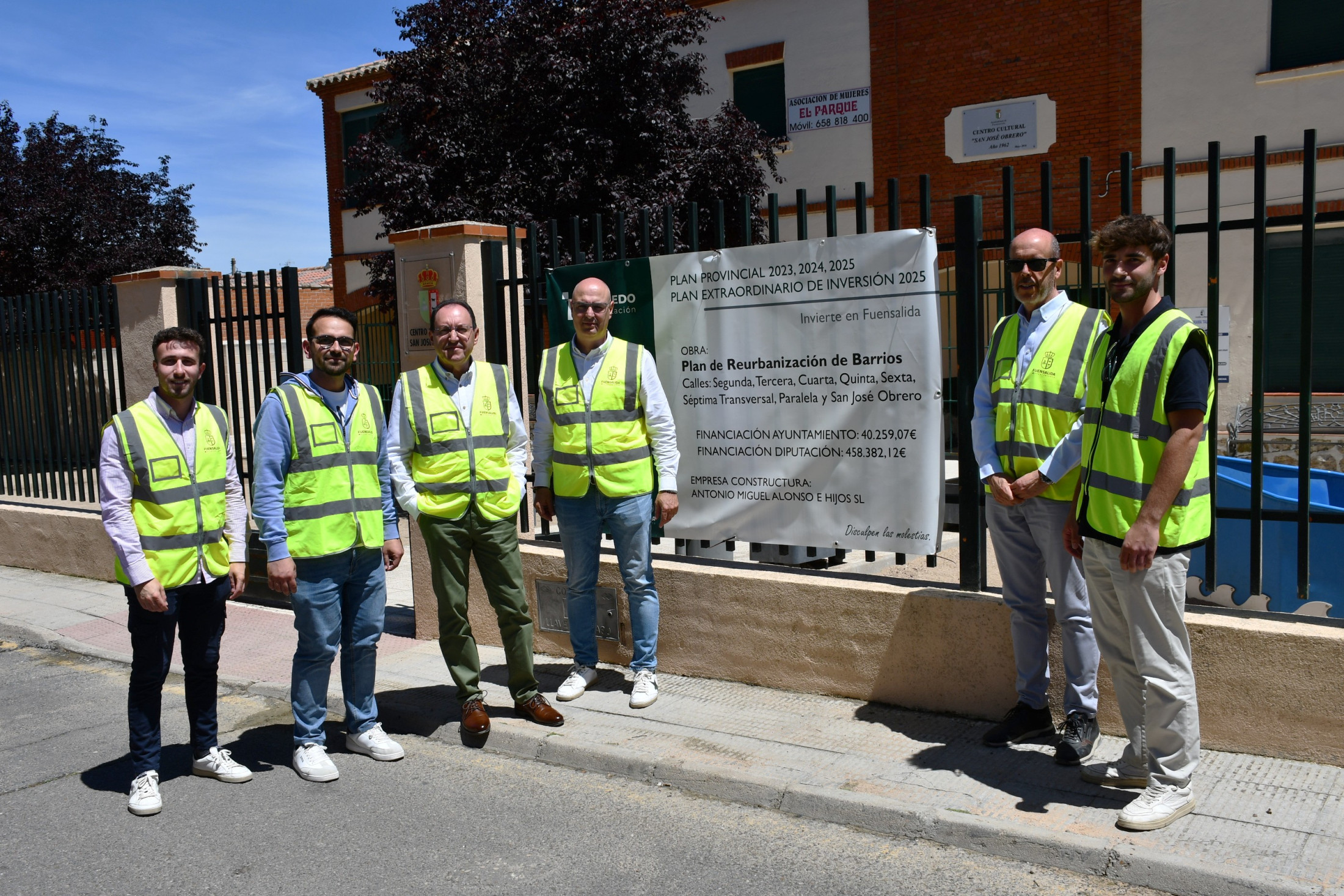 26052026 Guerrero y el alcalde de Fuensalida visitan las obras de las calles de la localidad 4