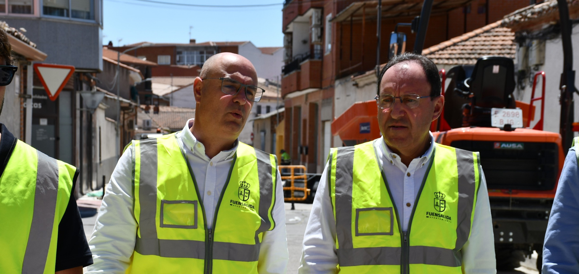26052026 Guerrero y el alcalde de Fuensalida visitan las obras de las calles de la localidad