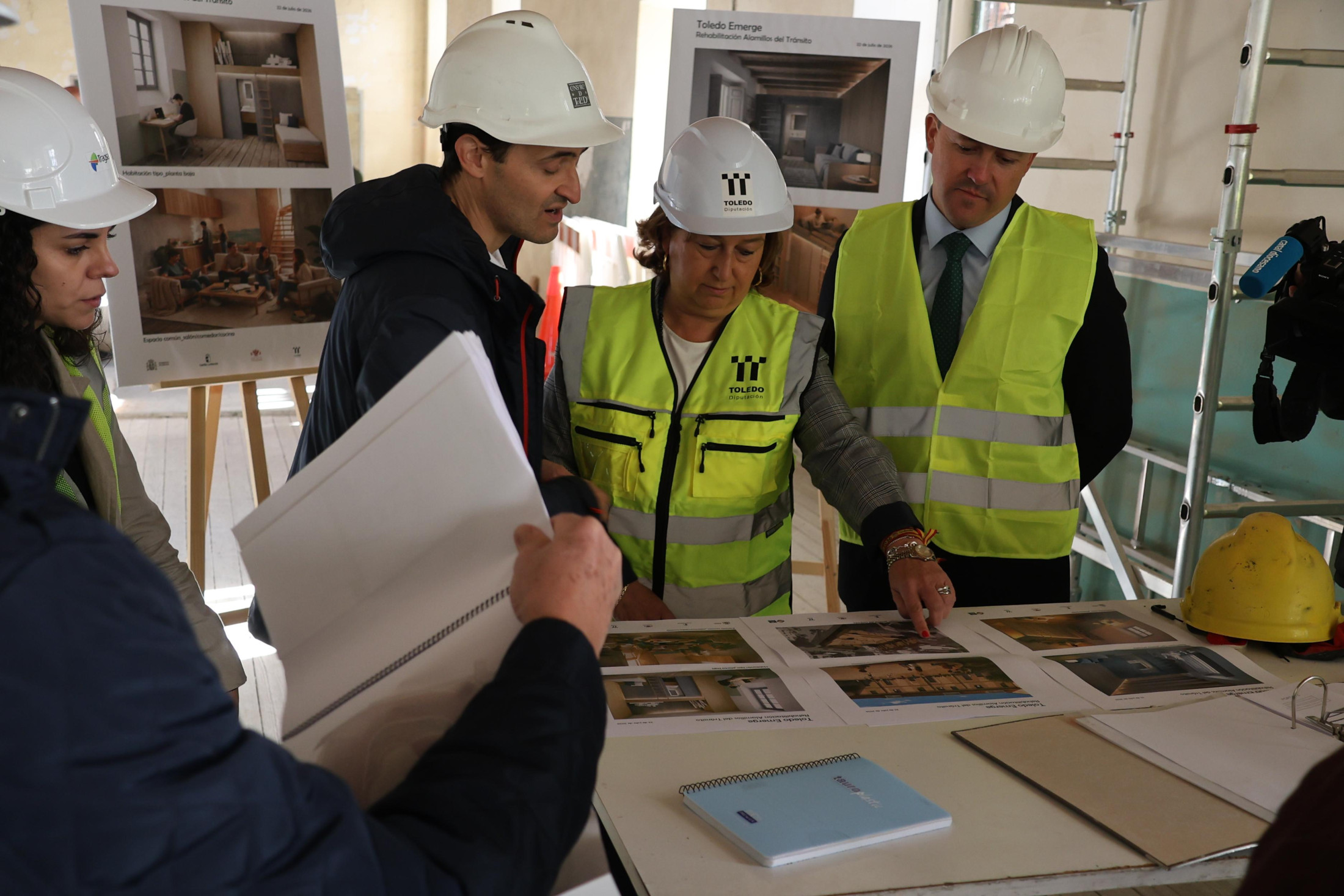 Concepción Cedillo en la visita a las obras de Alamillos del Tránsito