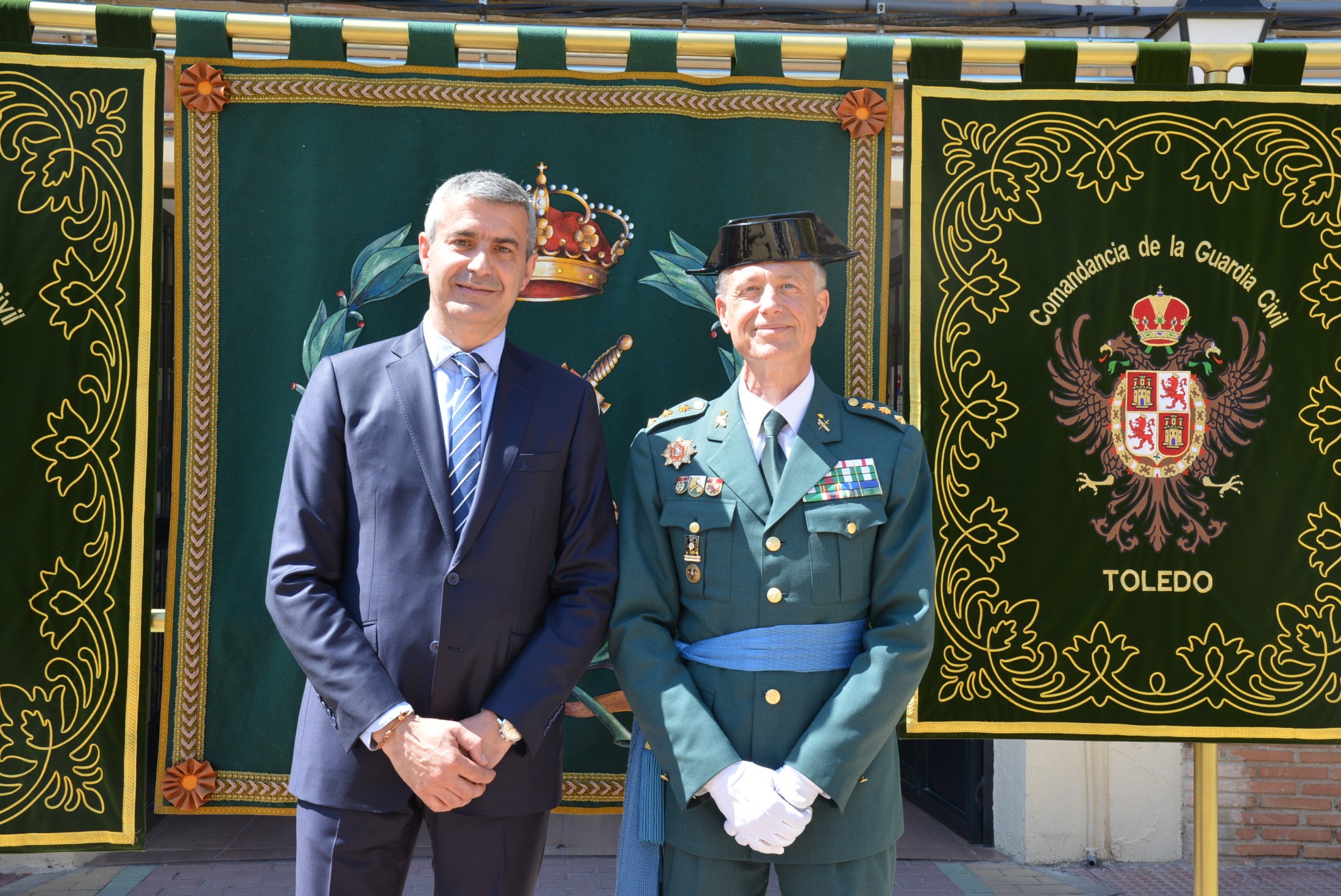 Álvaro Gutiérrez con el jefe de la Comandancia de la Guardia Civil de Toledo, Francisco Javier Vélez
