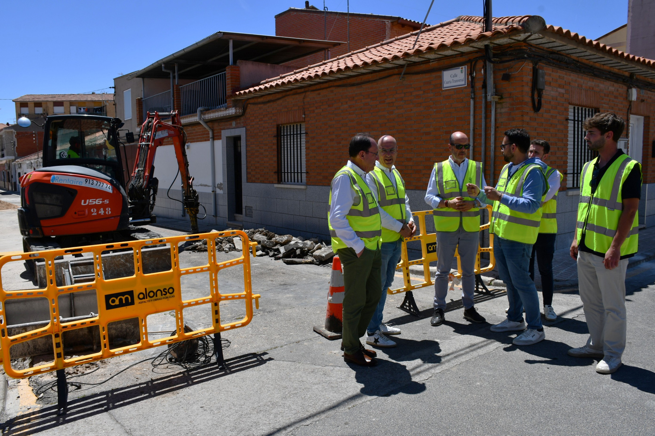 26052026 Guerrero y el alcalde de Fuensalida visitan las obras de las calles de la localidad 2