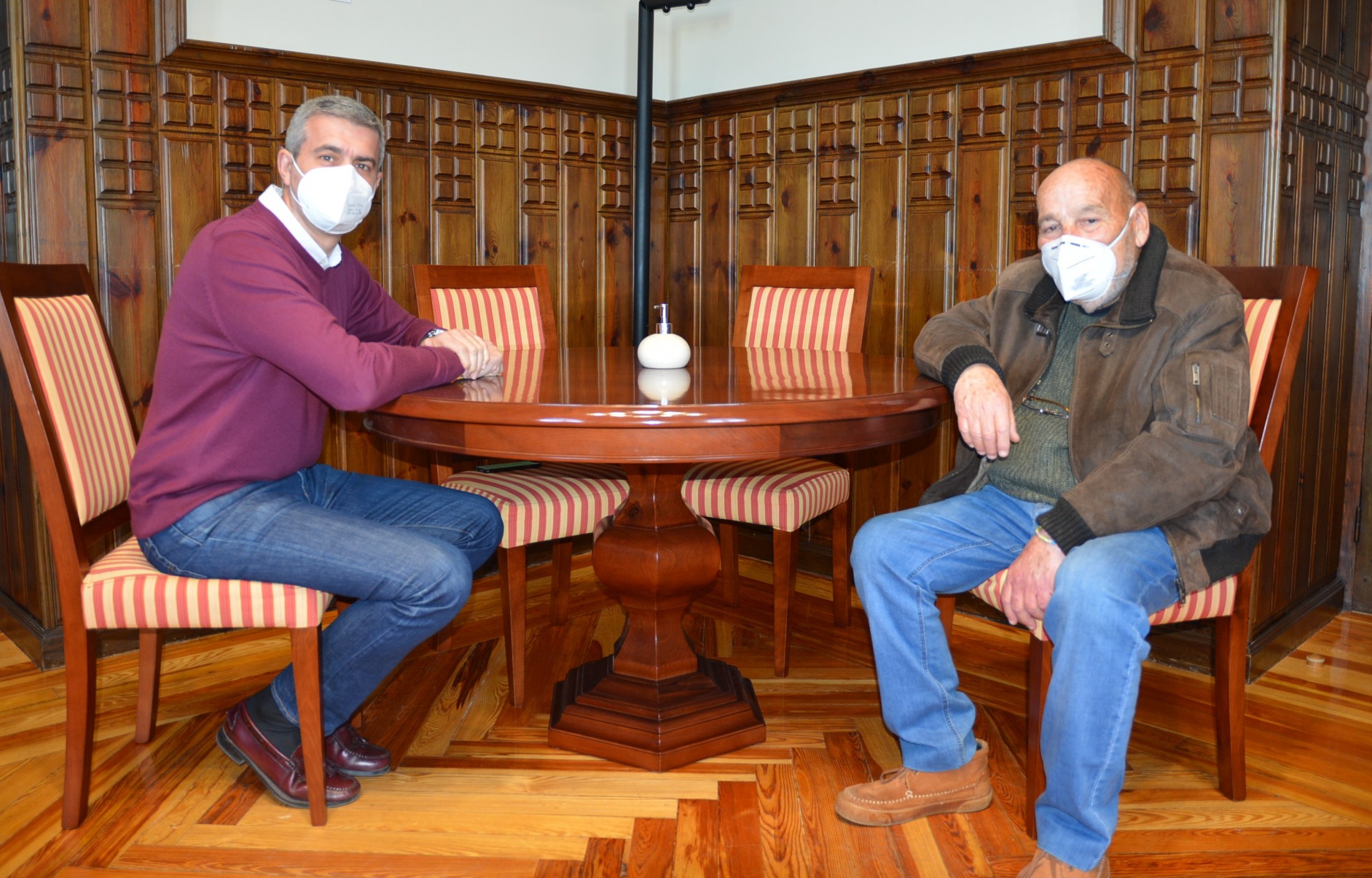 Álvaro Gutiérrez y Fernando Pedro Chouciño en un momento de la reunión
