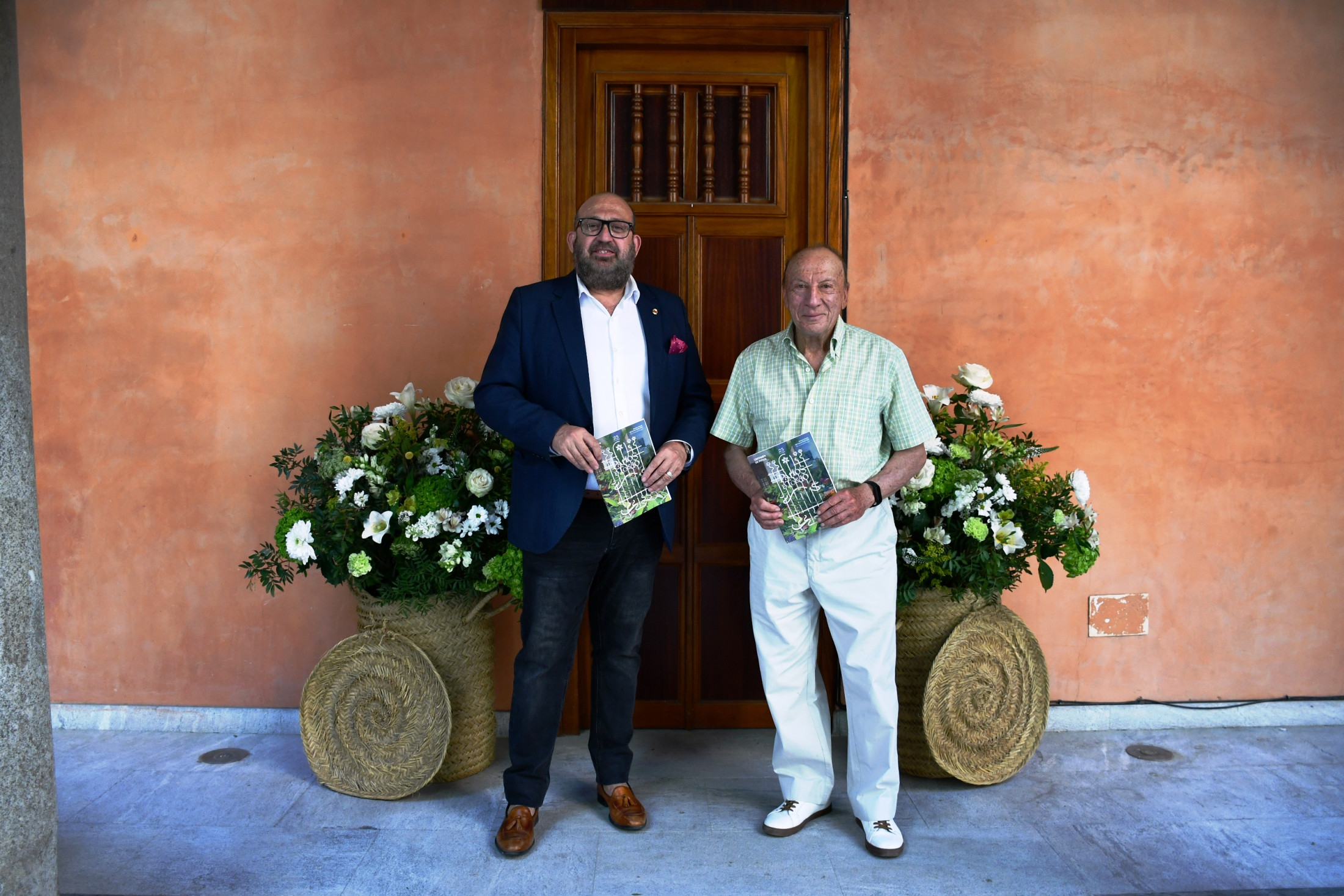 Tomás Arribas y Andrés León en el patio de San Clemente