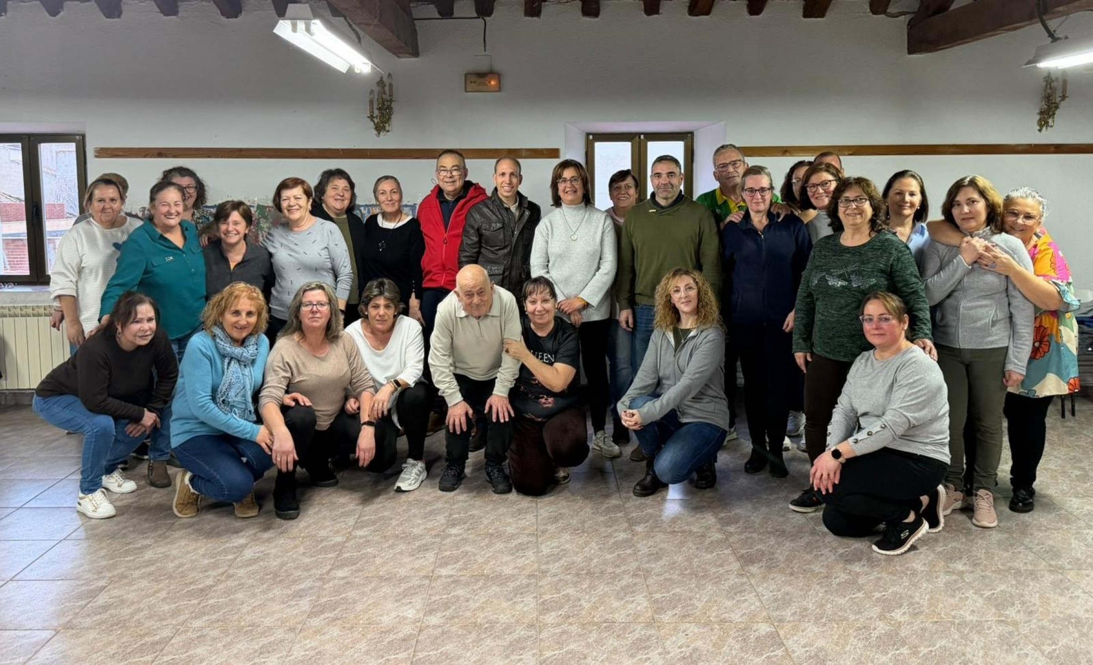 Daniel Arias con los participantes del programa en Navahermosa