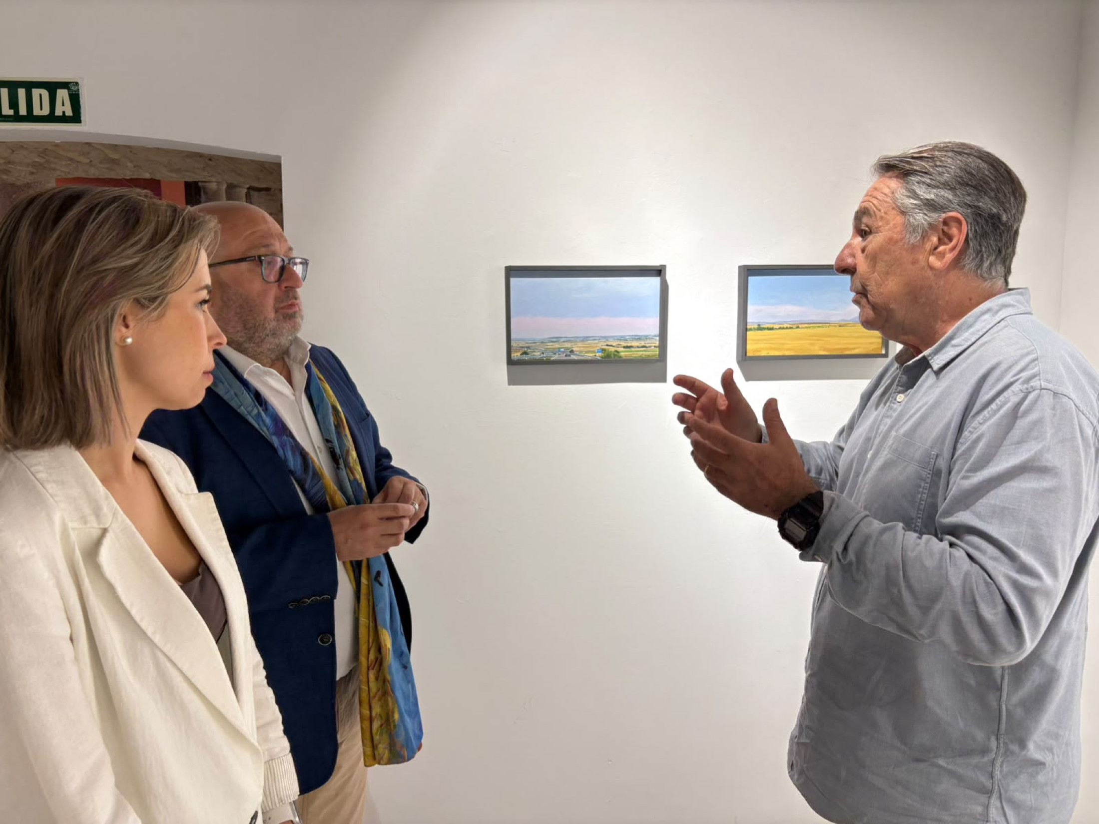 Tomás Arribas visitando la exposición