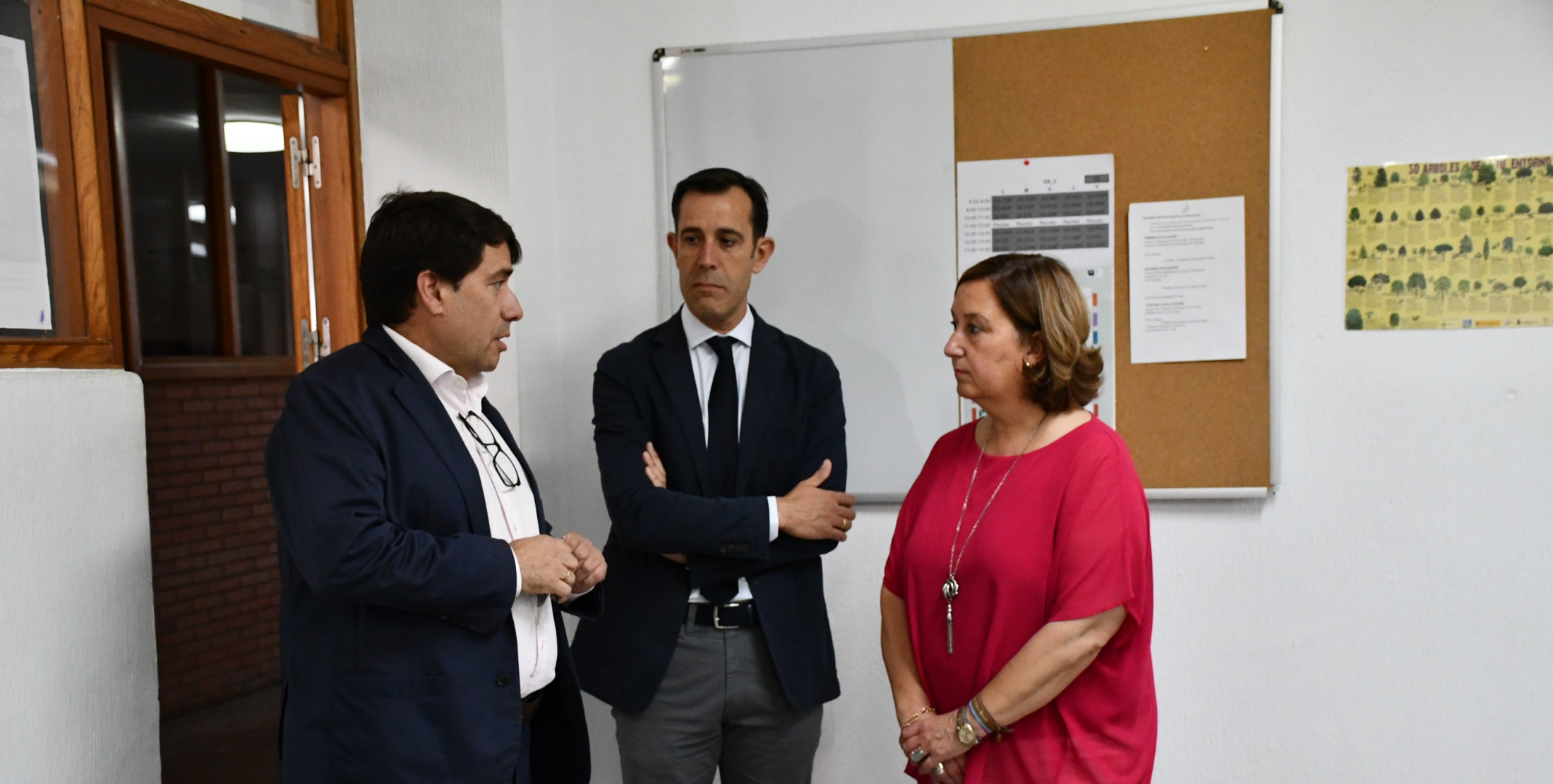 La presidenta de la Diputación con los responsables de EFA Oretana