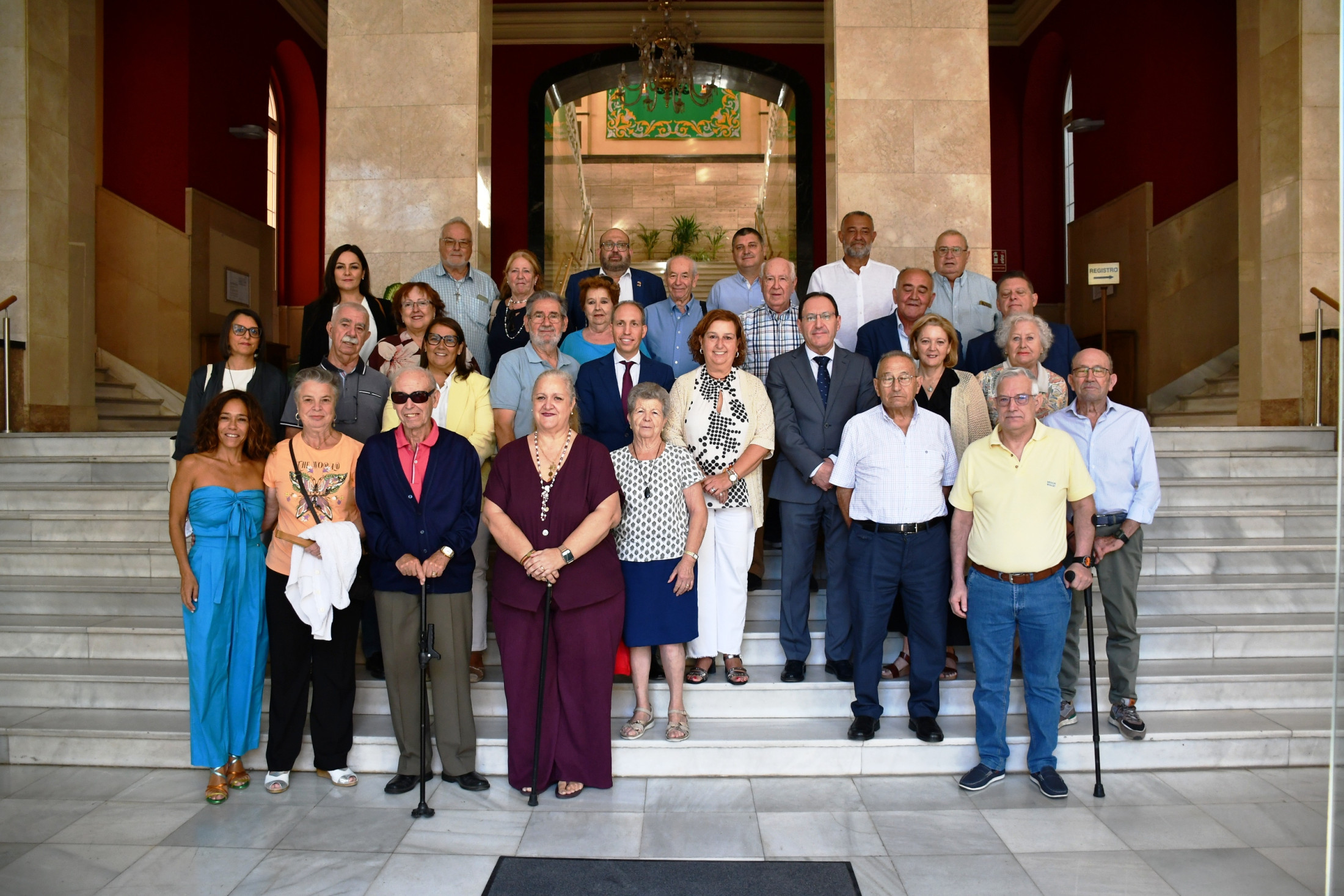  La presidenta con miembros de asociaciones de mayores de la provincia