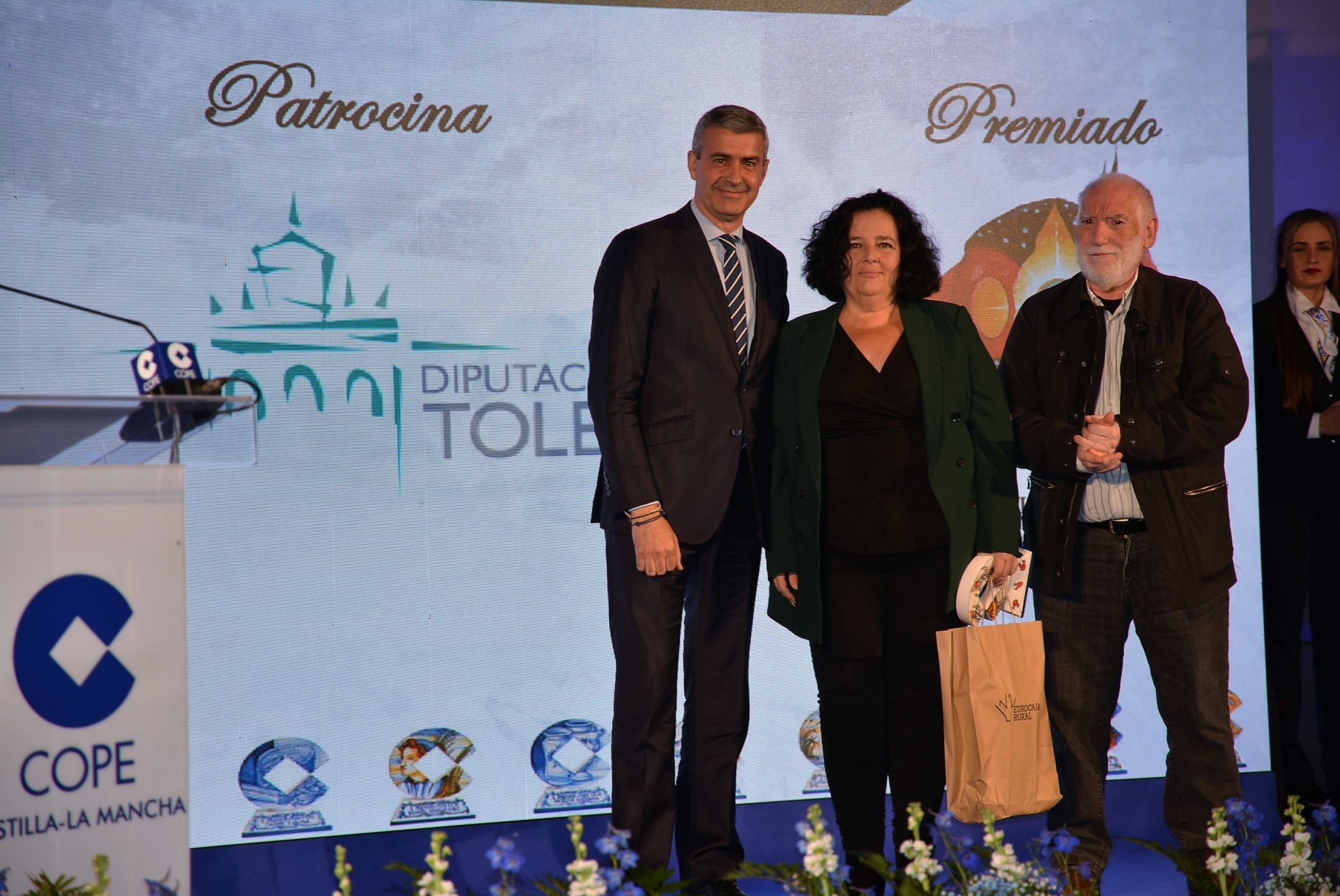 Álvaro Gutiérrez entrega el premio COPE a 