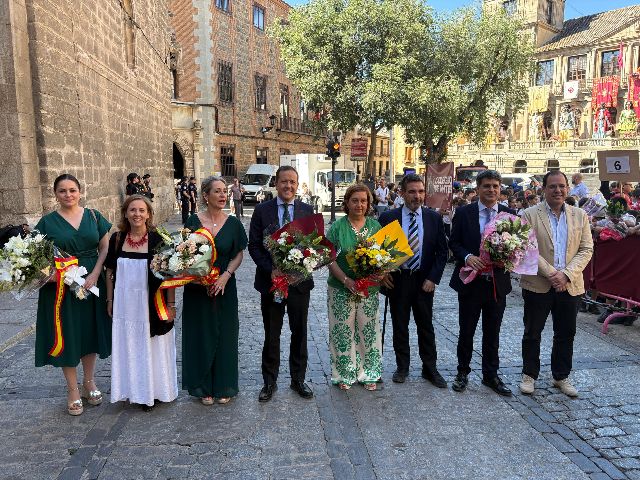 03062026 Cedillo ofrenda floral. Foto de grupo