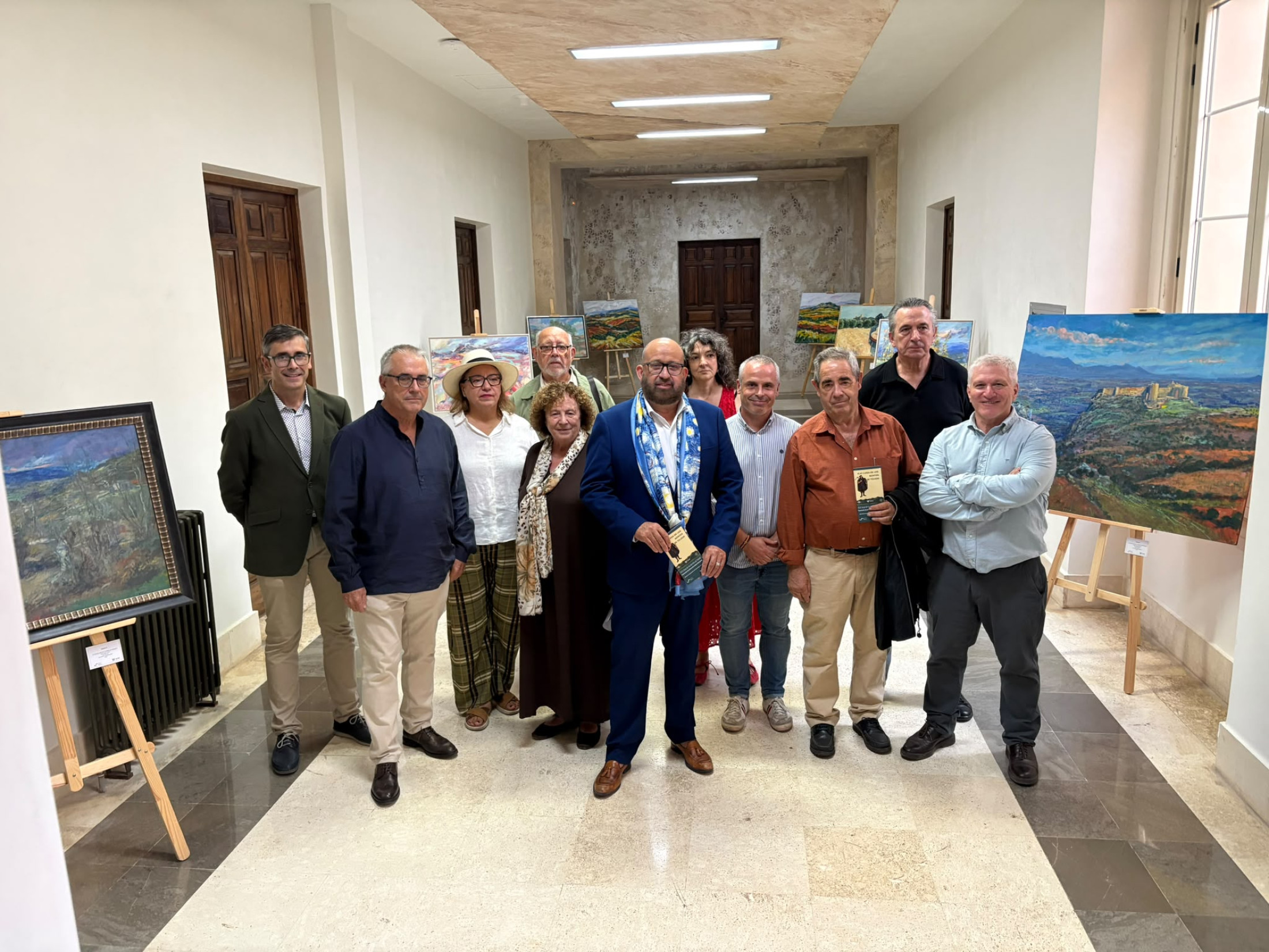 Tomás Arribas inaugura la exposición de los artistas monteños