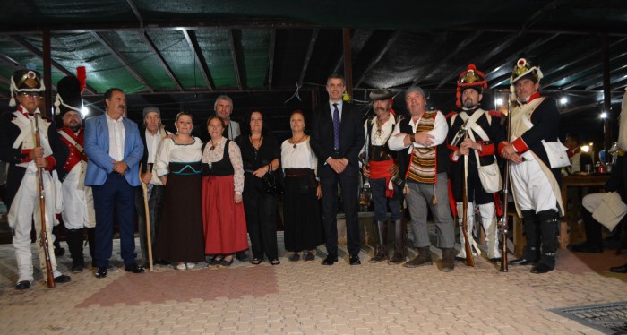 Imagen de El presidente con alguos de los protagonistas de las representaciones del Francisquete 2017